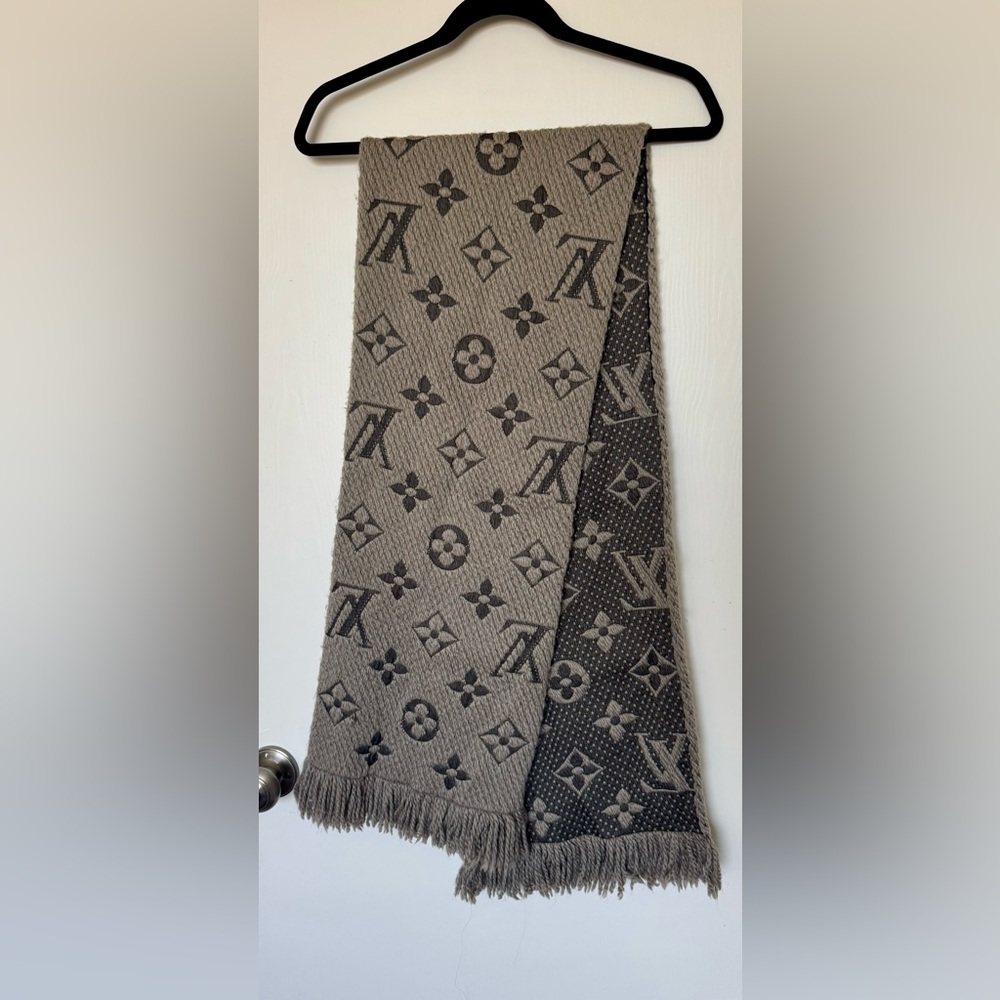 Louis Vuitton Grey Logomania 2018 Scarf